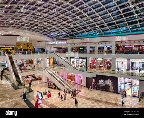 festival mall|Dubai Festival City.